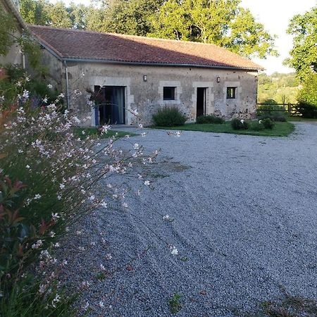 Gite De Villodier Villa Le Vigeant Exterior photo