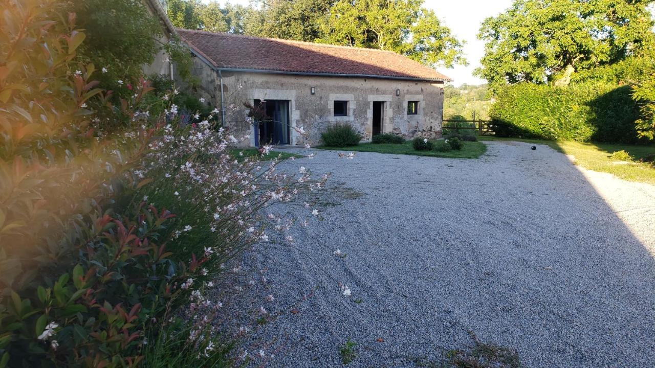 Gite De Villodier Villa Le Vigeant Exterior photo